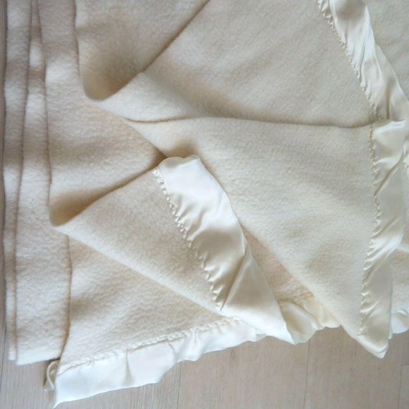 Vintage Acrylic Blanket Satin Trim Beige 86 x 64 Twin Double USA Made - Picture 7 of 11